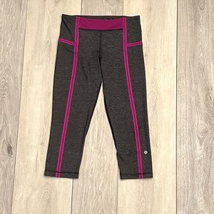 Lululemon crops Women SZ 6  Grey/Purple